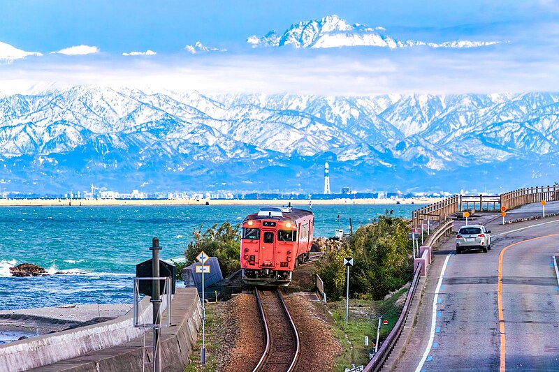 File:道の駅雨晴からの氷見線20210227-IMG 1742.jpg