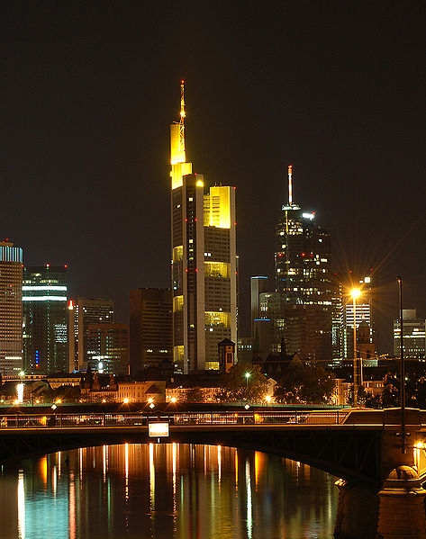 Archivo:Frankfurt am Main nightshot.jpg