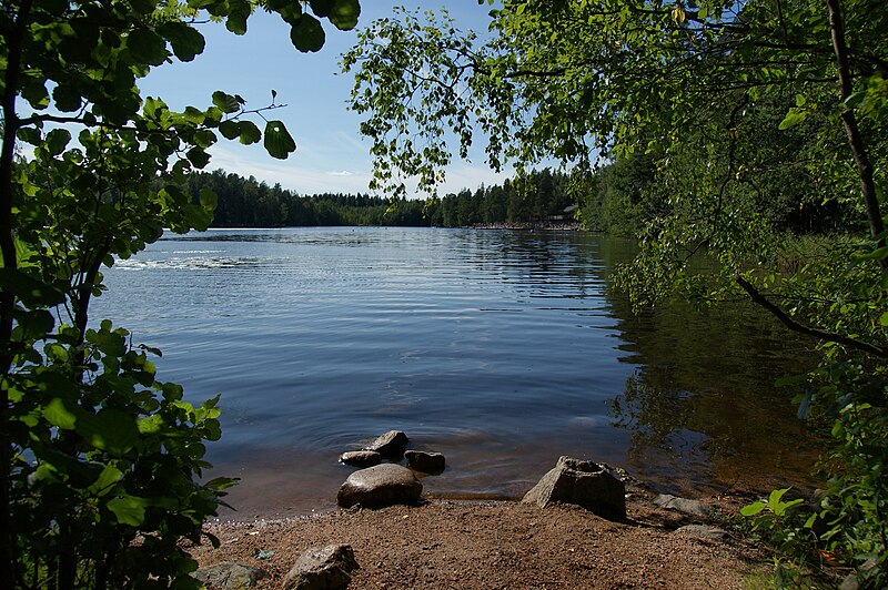 File:Kuusijärvi lake in Vantaa.jpg