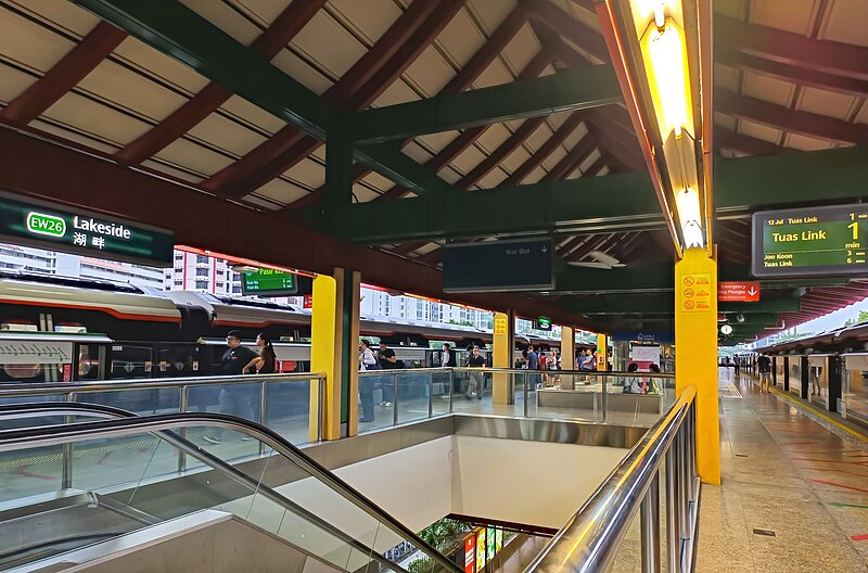 File:Lakeside MRT Station.jpg