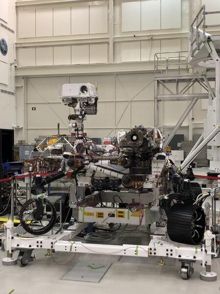 File:PIA23318-Mars2020Rover-OnStand-20190723.jpg