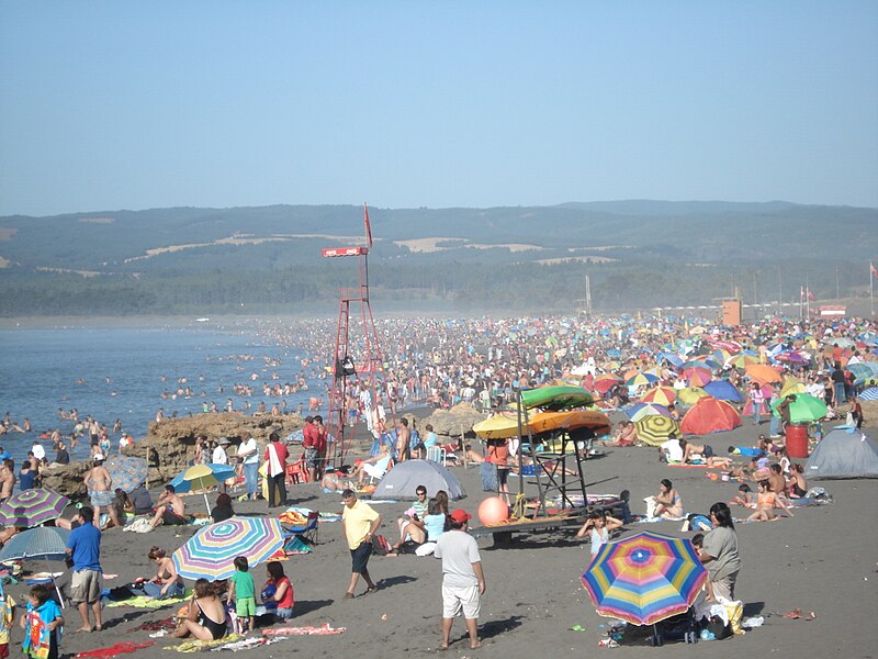 File:Pichilemu Summer2008.JPG