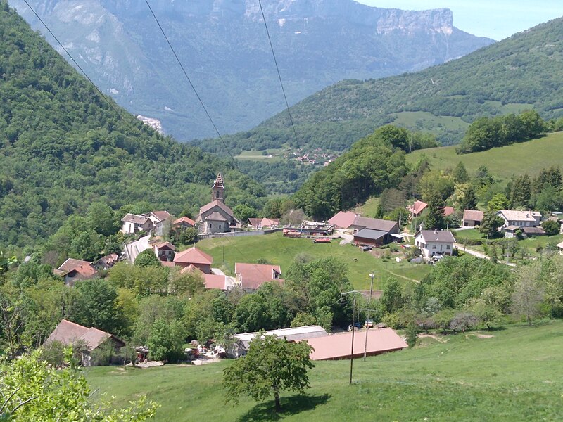 File:Quaix en Chartreuse (village).jpg