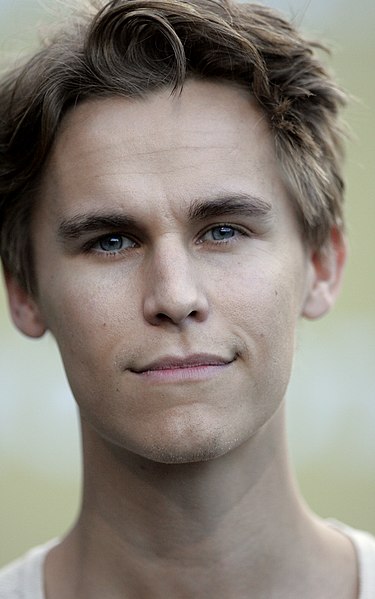 File:Rhys Wakefield (8482048918).jpg