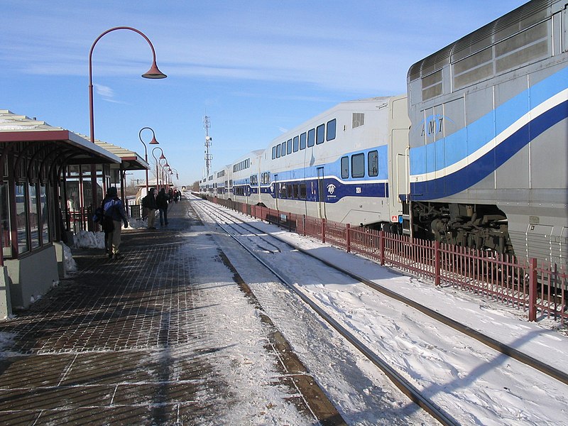 File:Two-level AMT coaches.jpg