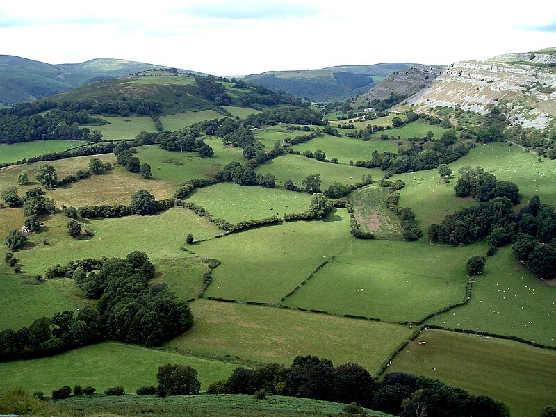 File:Vale of Llangollen.jpg