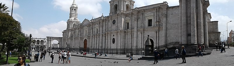 File:Basilica Catedral de Arequipa.jpg