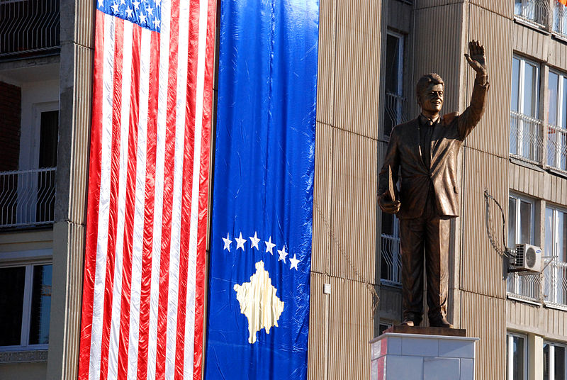 File:Bill Clinton statue.jpg