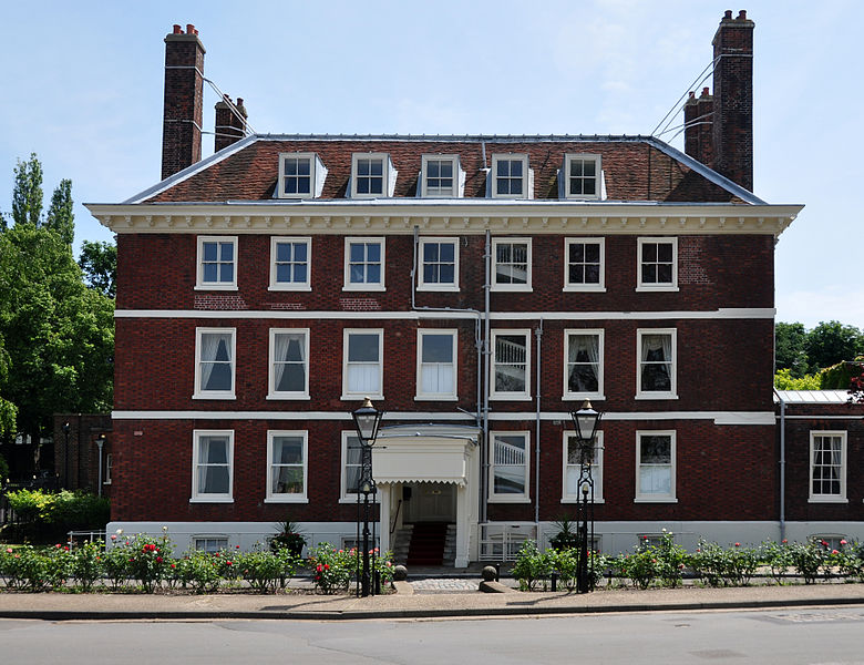 File:Commissioners House, Chatham Dockyard.jpg