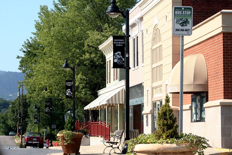 File:DowntownShenandoah.jpg