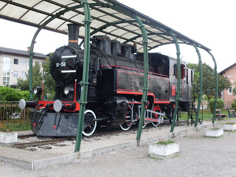 File:Grosuplje-steam locomotive JZ 51-156.jpg