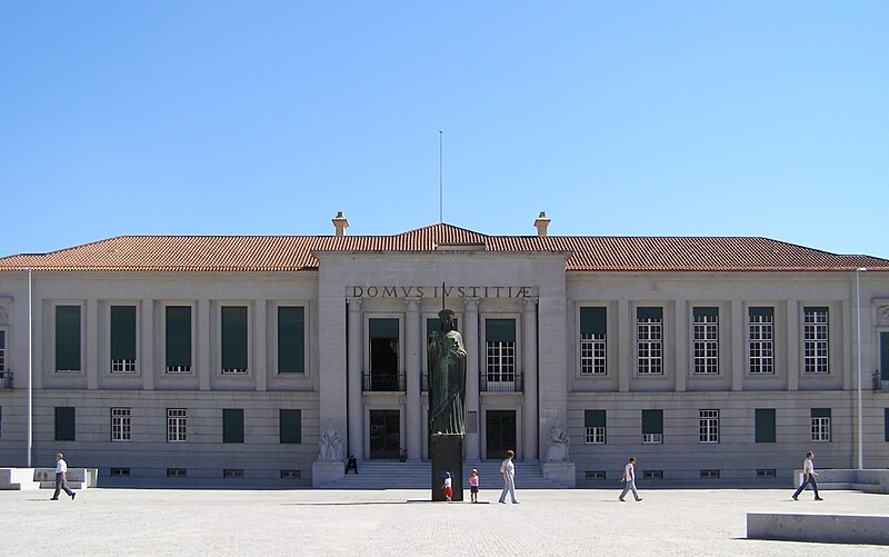 File:Guimarães Tribunal.jpg