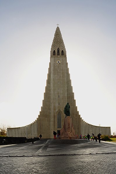 Archivo:Hallgrímskirkja church, Reykjavik, Iceland.jpg