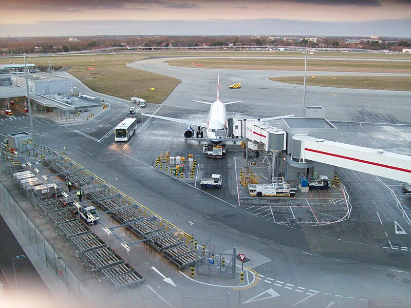 File:Heathrow Terminal 5 013.JPG