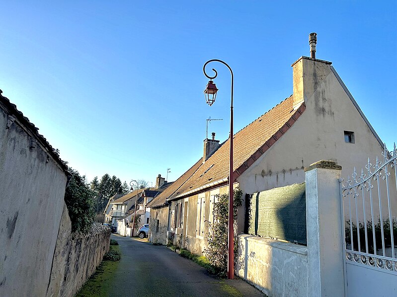 File:Huriel - rue Traversière.jpg