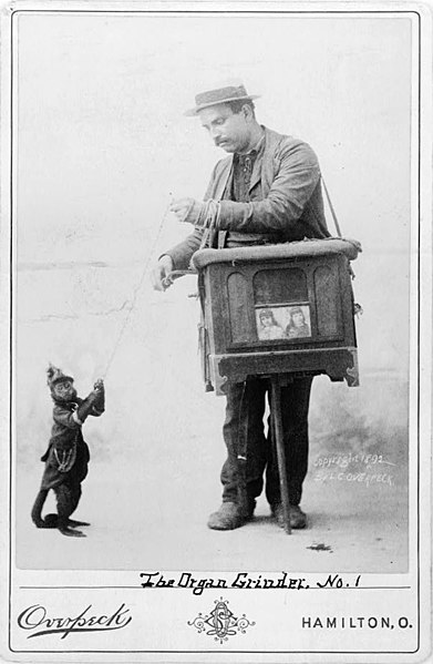 Archivo:Organ grinder with monkey.jpg