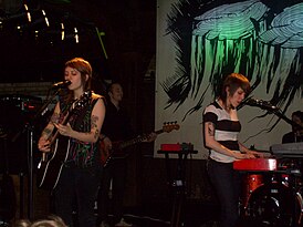 Tegan and Sara в Гамбурге, Германия, в 2008