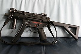 HK MP5K (режимы огня обозначены пиктограммами)