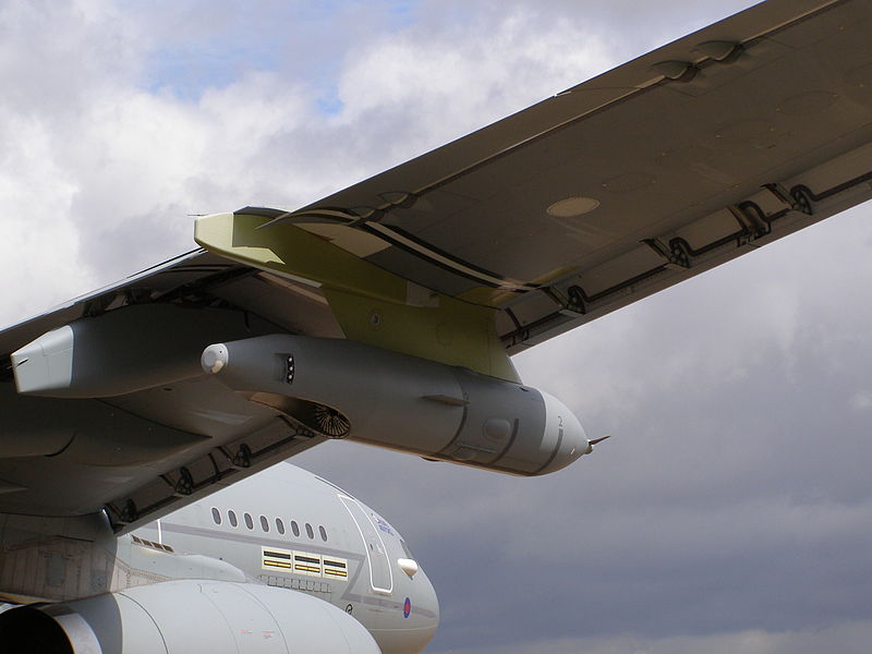 File:Yoyager-underwing-cobham-pod.jpg