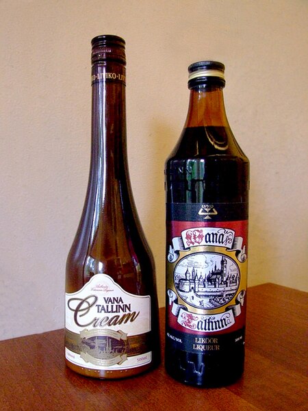 Archivo:Bottles of Vana Tallinn.jpg