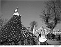 La Virgen de la Esperanza estrenando su manto verde en la Semana Santa del año 1962.