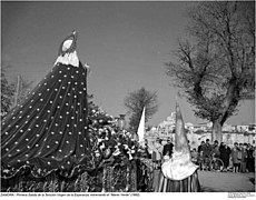 La Virgen de la Esperanza estrenando su manto verde en la Semana Santa del año 1962.