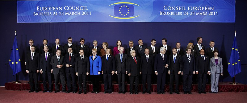 File:Familiefoto europese raad 2011.jpg