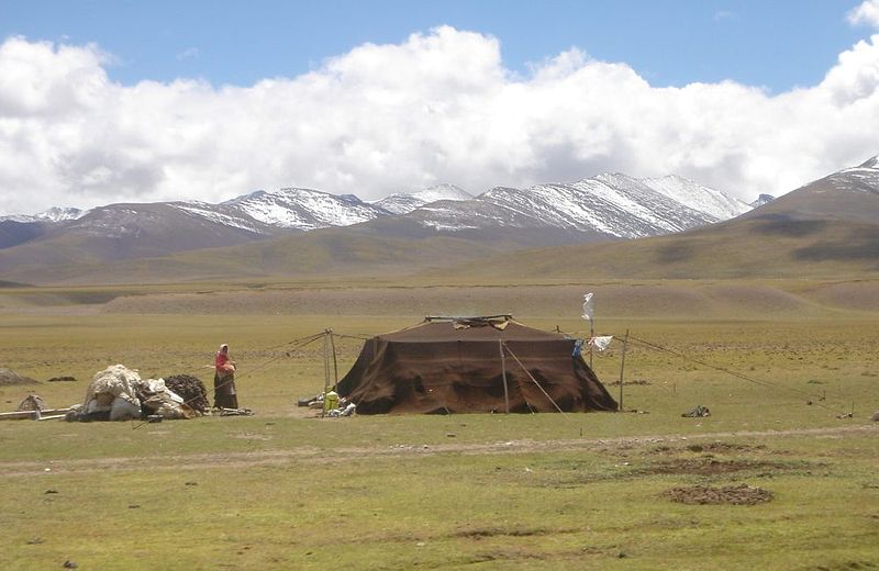 File:Nomads near Namtso.jpg