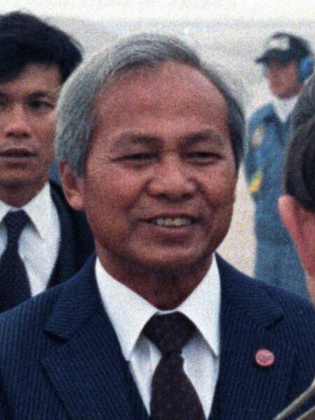 File:Prem Tinsulanoda cropped (cropped).JPG