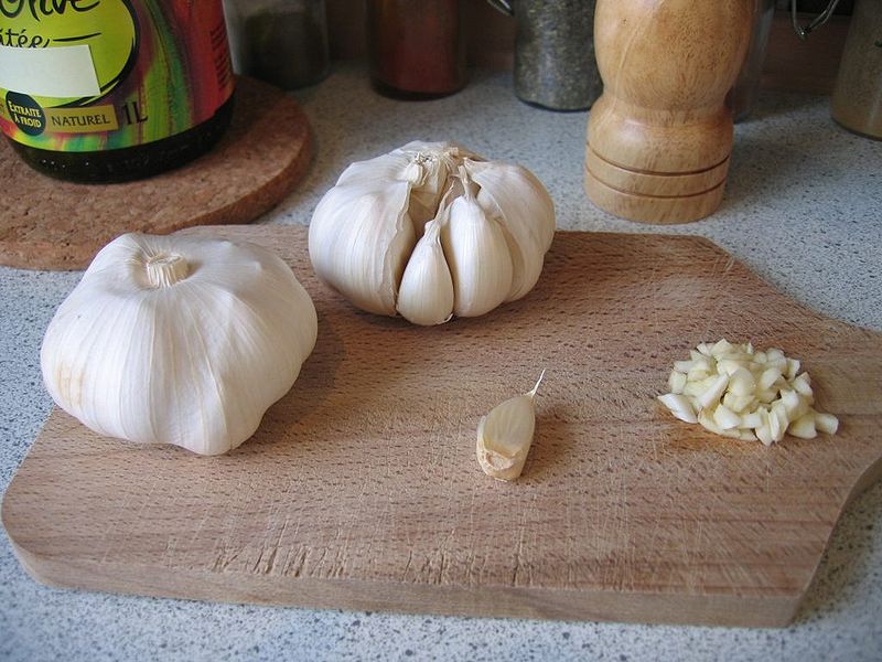 File:All Garlic Ail Ajo.jpg