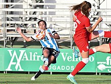 Érica Lonigro convierte ante Polonia en un amistoso disputado por la Selección Argentina en 20022.