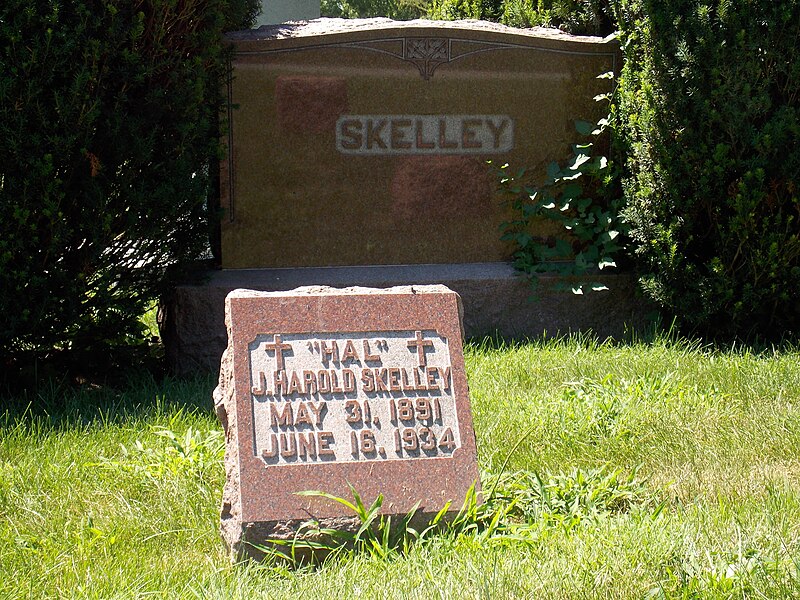 File:Hal Skelly grave.JPG