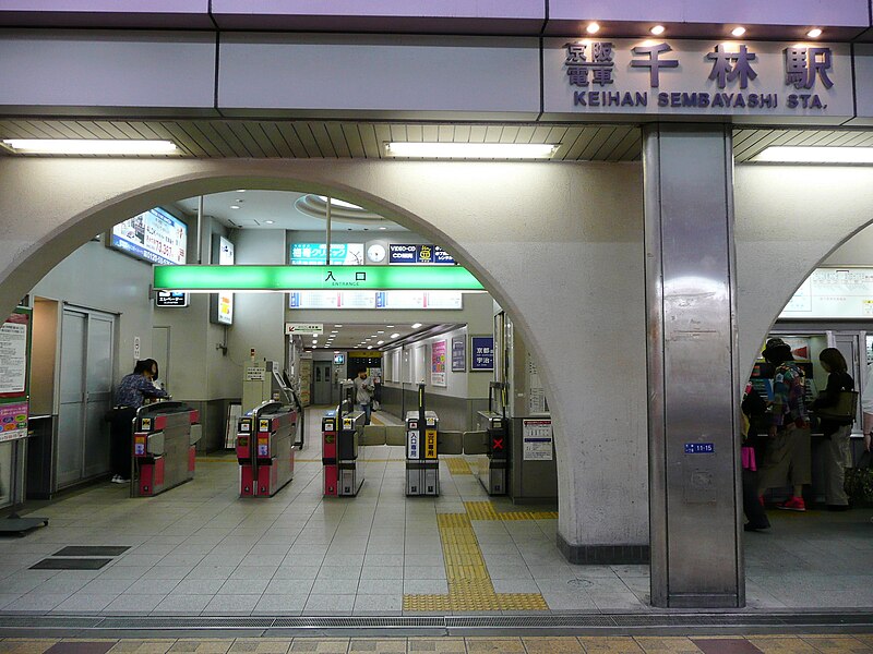 File:Keihan Senbayashi Station.jpg