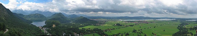 Файл:Neuschwanstein Fernblick pano2.jpg