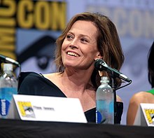 Sigourney Weaver (36144117956) (cropped).jpg