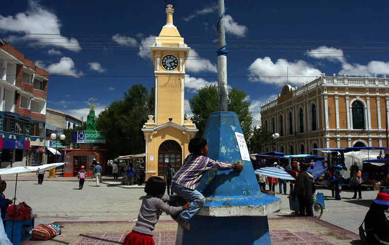 File:Town Centre Uyuni Bolivia.jpg