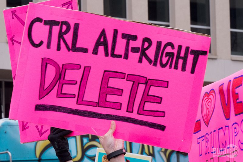 File:Trump-WomensMarch 2017-1060165 (32298826522).jpg