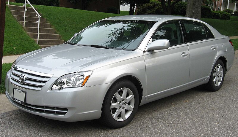 File:05-07 Toyota-Avalon.jpg