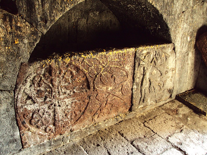 Файл:Arshakunyats Mausoleum 01.jpg