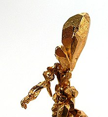 Crystalline gold from Mina Zapata, Santa Elena de Uairen, Venezuela. Size: 3.7×1.1×0.4 cm.