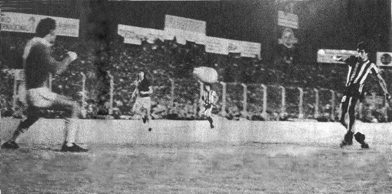 Archivo:Kempes Libertadores.JPG