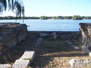 Fuhai Lake (福海) south bank (夹镜鸣琴)