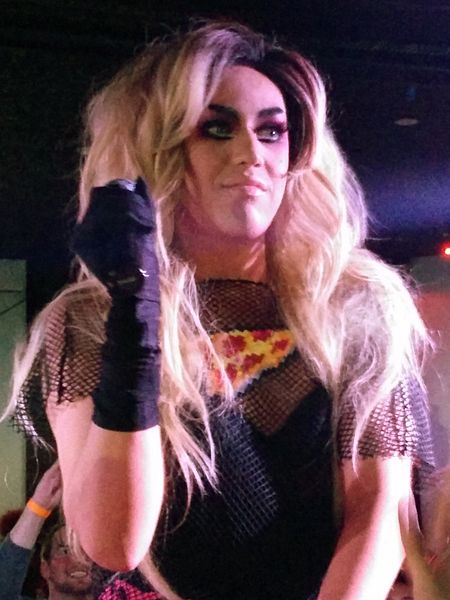 File:Adore Delano Pizza.jpg