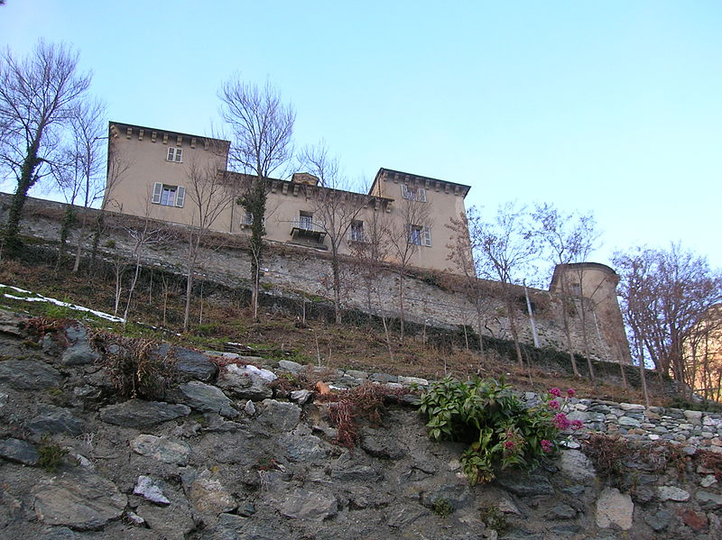 File:Castello Passerin d'Entrèves 2.JPG