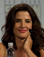 Cobie Smulders, actriz nacida el 3 de abril de 1982.