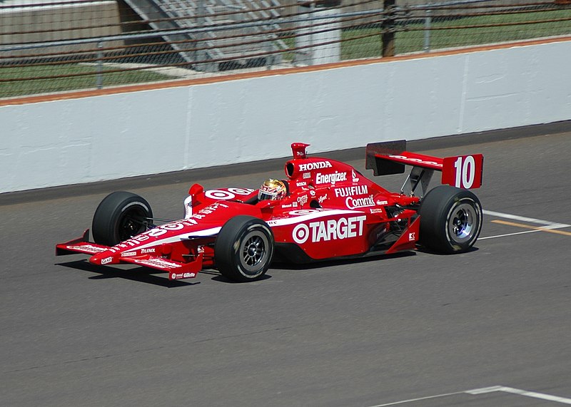 File:Dan WheldonPracticing2007Indy500.jpg