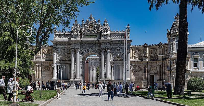 File:Dolmabahçe Palace, Istanbul cropped.jpg