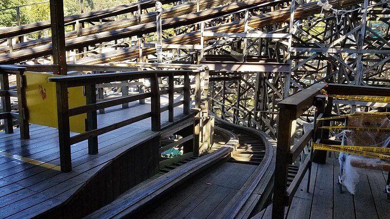 File:Knoebels Twister Station.jpg