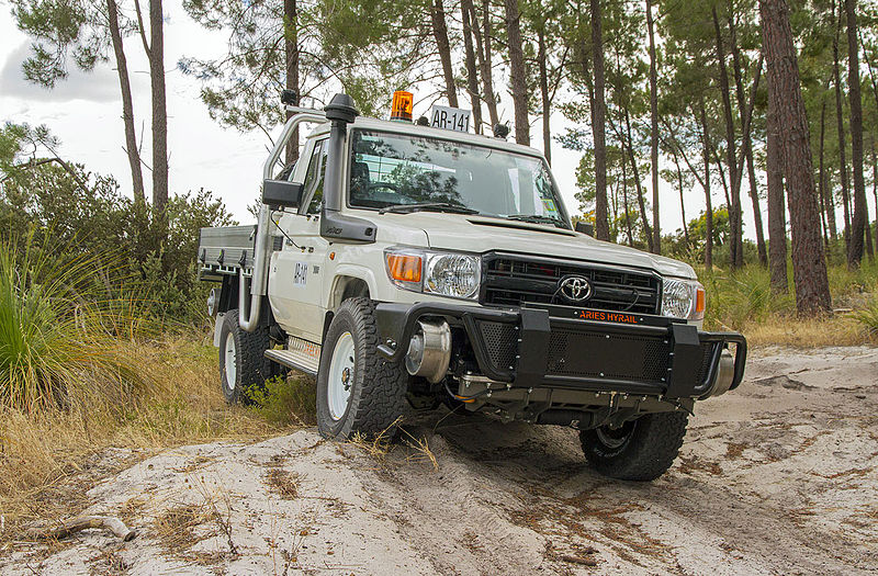 File:Land cruiser hyrail conversion.jpg