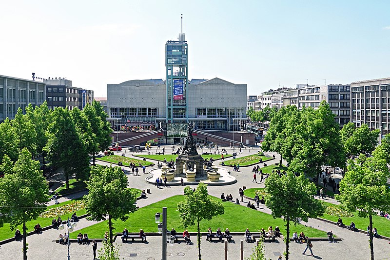 File:Paradeplatz Mannheim 2019.jpg